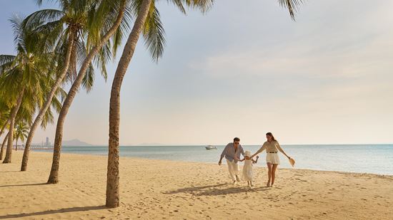 beach_family_2