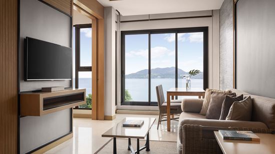 Separate living and dining room in One Bedroom Suite Ocean View Coral Lounge